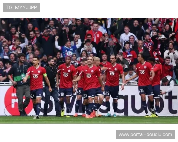 尼斯1-0领先布雷斯特，边路突破战术针对对手防守漏洞